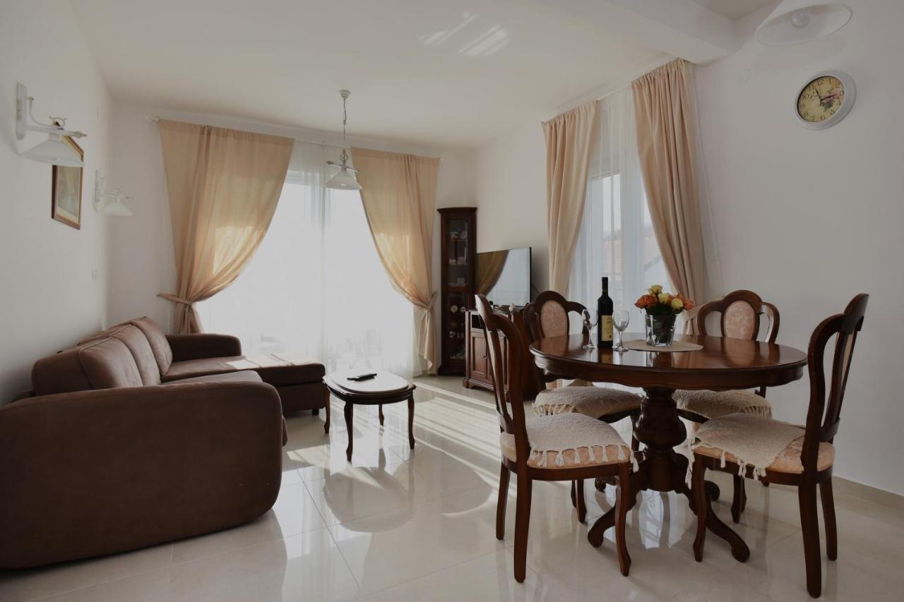 Villa Julia Baosic Luaran gambar